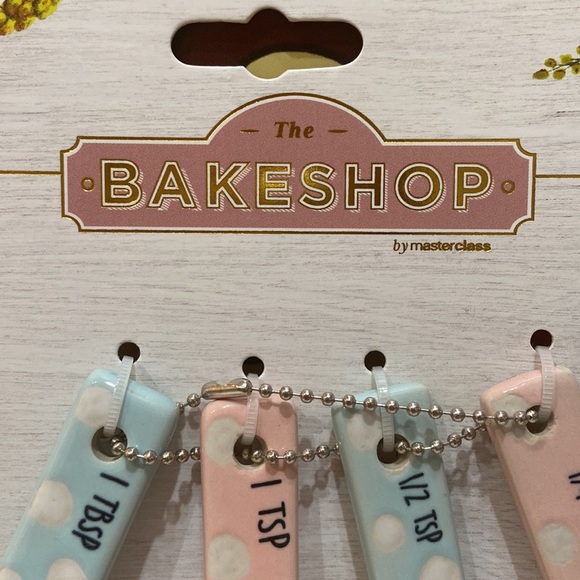 The Bakeshop Measuring Spoons & Spatula & Cookie Cutter Bundle - Picture 6 of 10